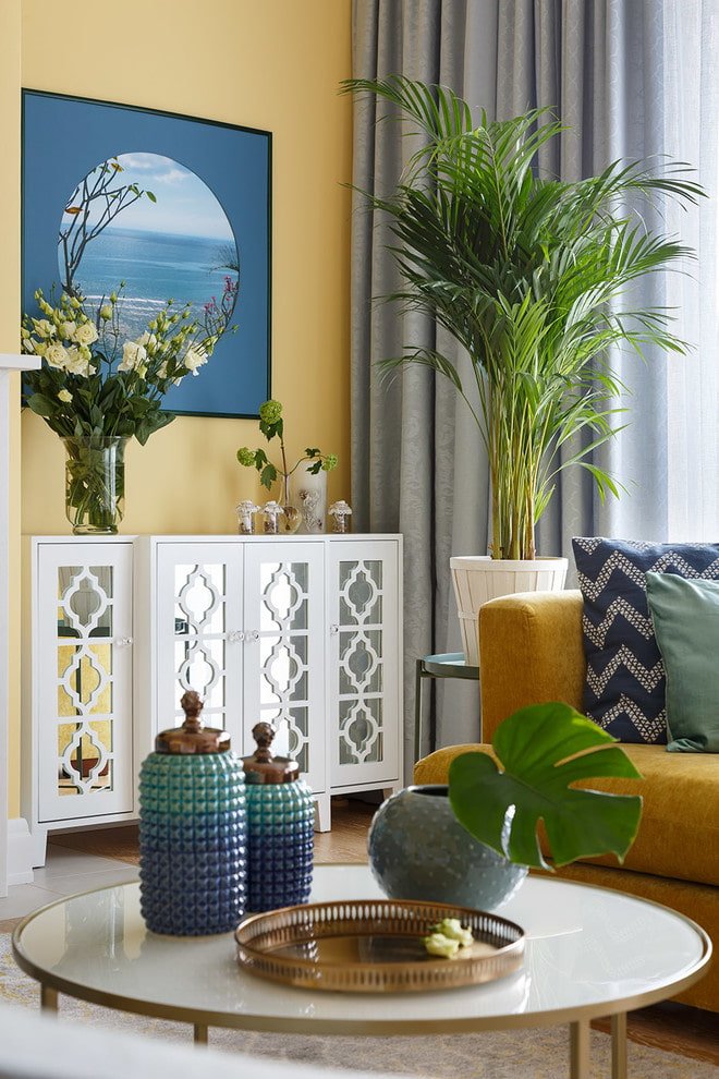 Yellow walls, gray curtains