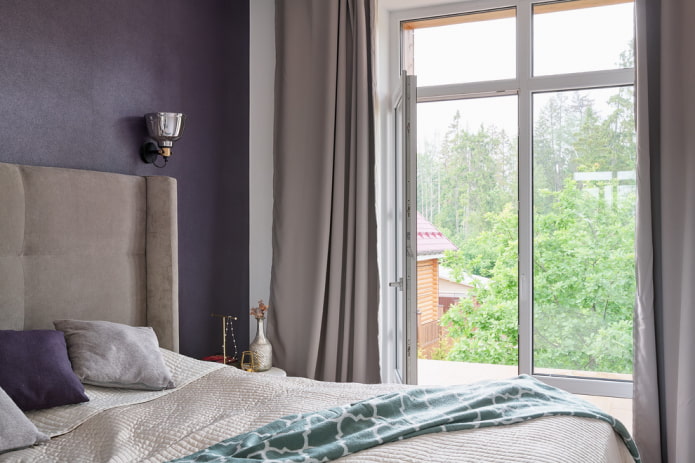 Purple wallpaper, gray curtains
