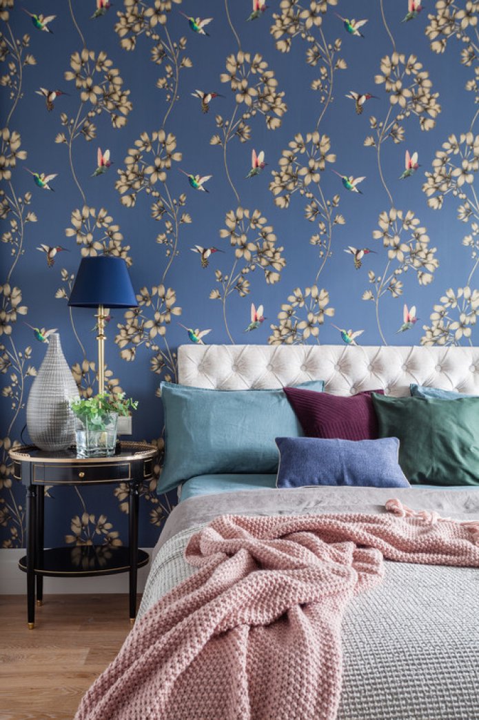 dark wallpaper with flowers