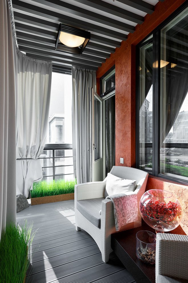 Long curtains on the loggia