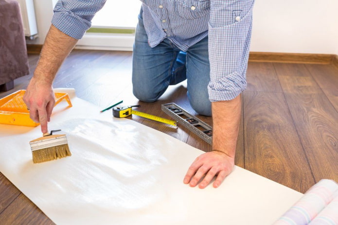choosing glue for ceiling wallpaper
