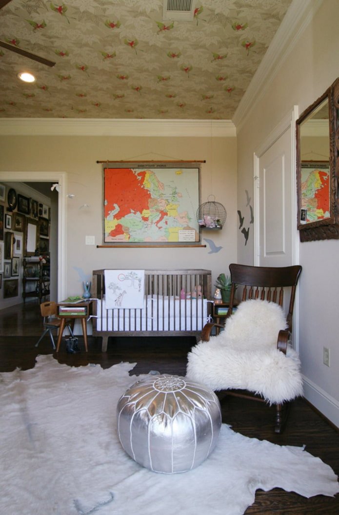 beige ceiling wallpaper in the interior
