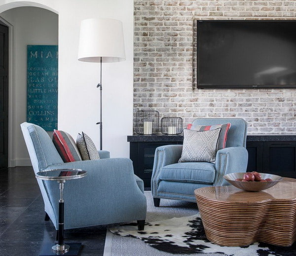 walls under the brick in the interior of the living room