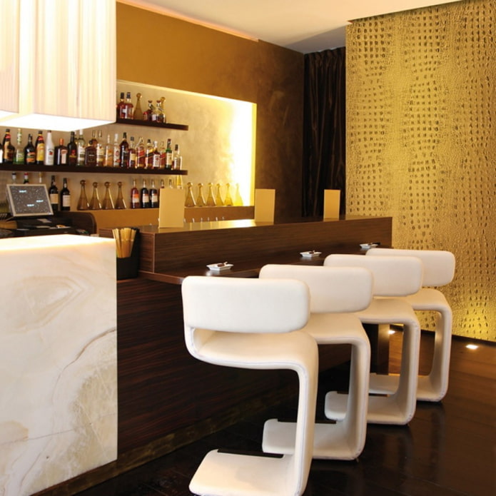 crocodile skin wallpaper in the interior