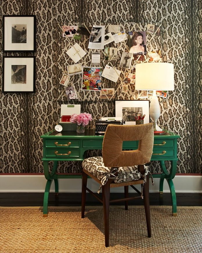 snake skin wallpaper in the interior