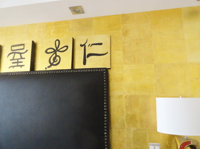 gold wallpaper imitating slabs covered with plaster