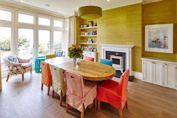 Walls in gold tones