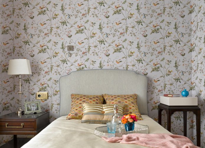 light wallpaper in the bedroom