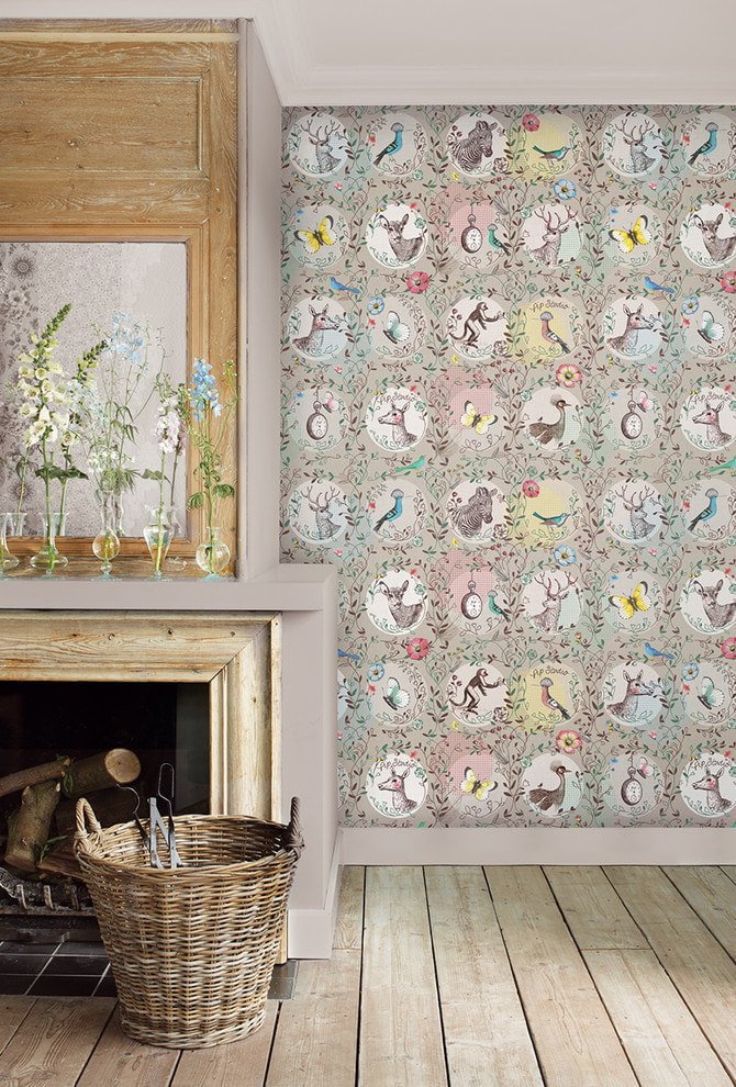 Wallpaper with images of animals and birds 