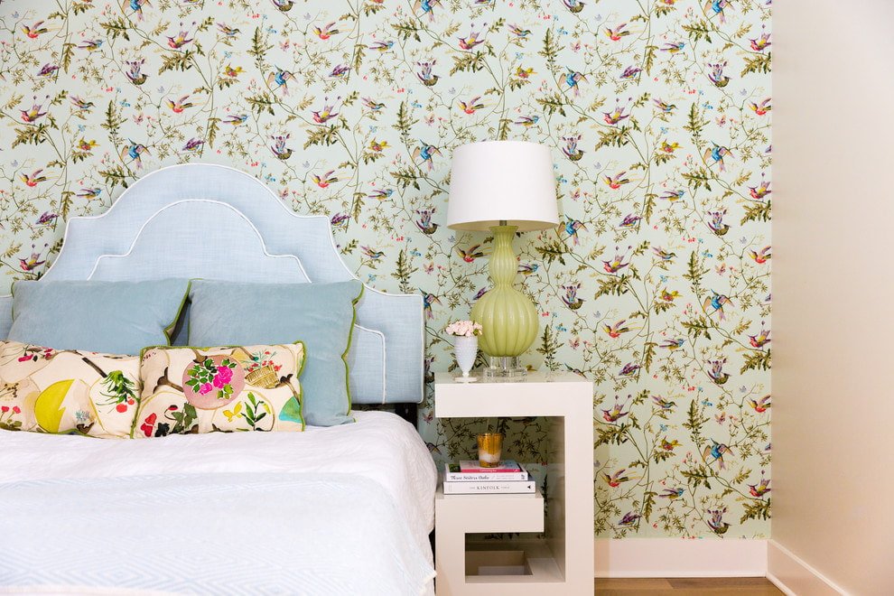 birds on the wall