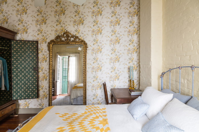 wallpaper with a floral print in the bedroom