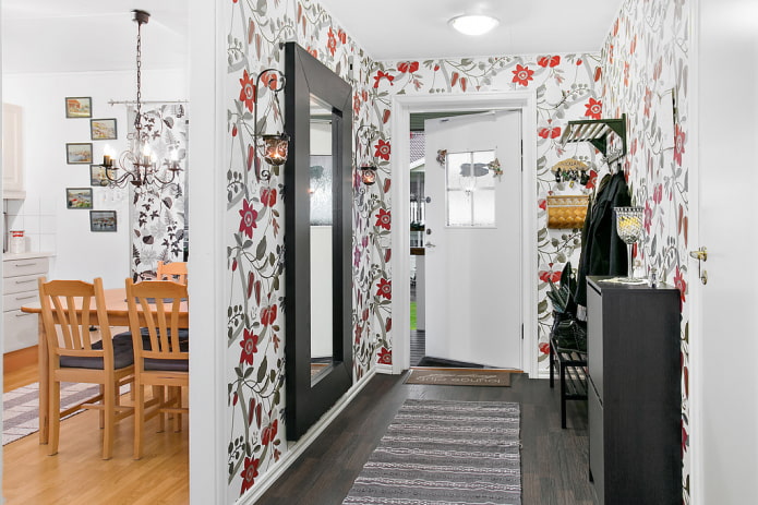 wallpaper with a floral pattern in the hallway