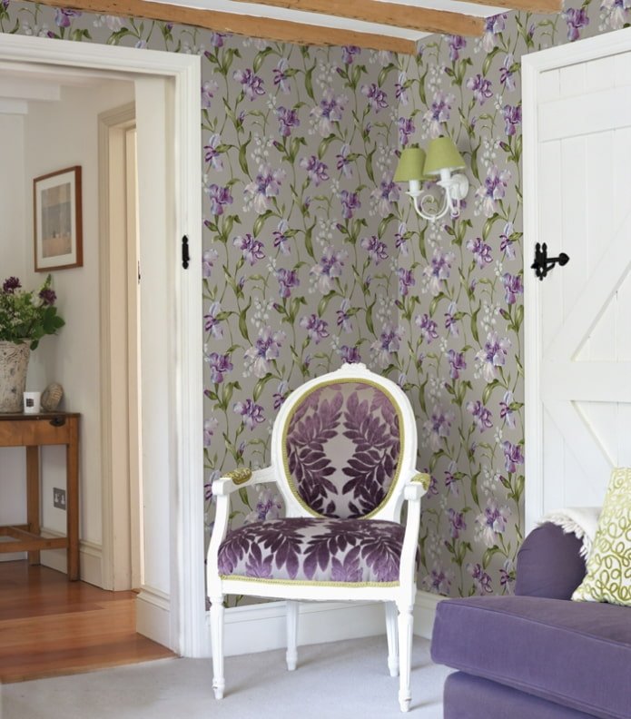 wallpaper with irises in the interior 