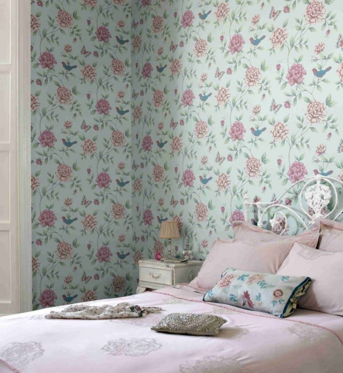 Provence style floral wallpaper