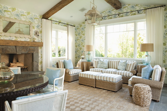 wallpaper with a country style floral print