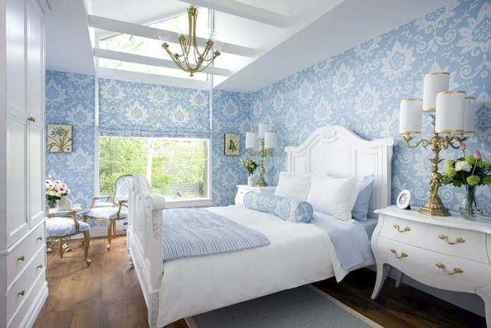 blue wallpaper in the interior