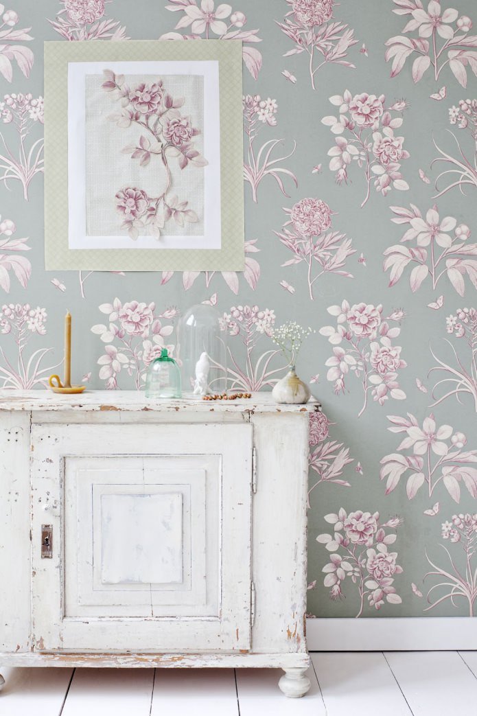 Gray and pink wallpaper with flowers