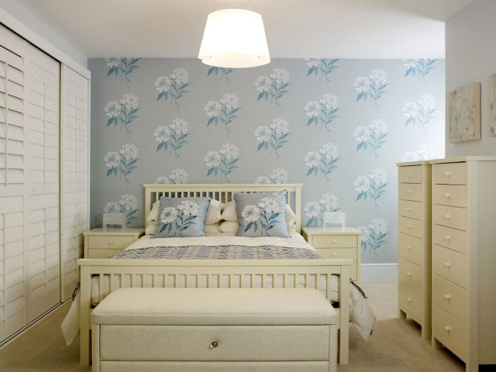 Gray-turquoise walls in the bedroom
