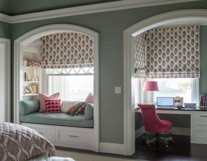 Gray wallpaper in the nursery