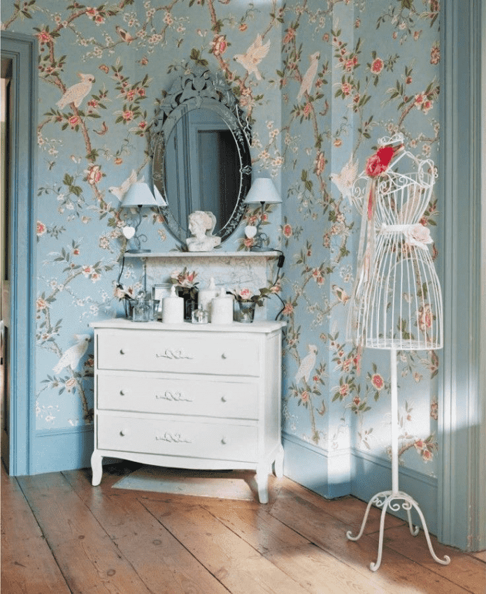 Bird pattern on wallpaper
