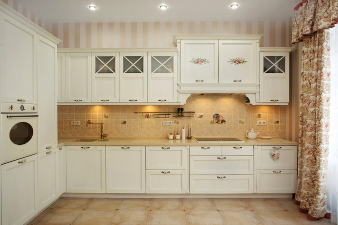 striped wallpaper in the kitchen