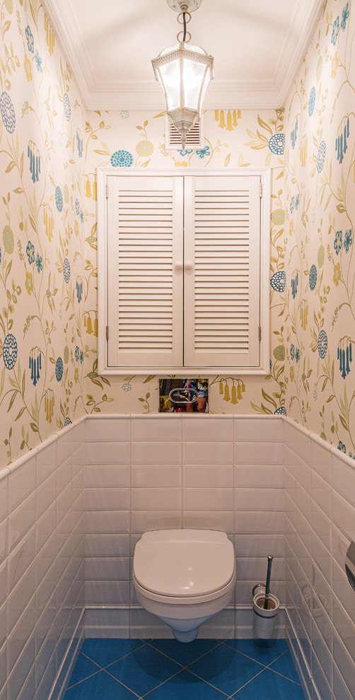 Paper wallpaper in the toilet