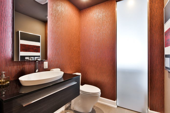Moisture-resistant wallpaper