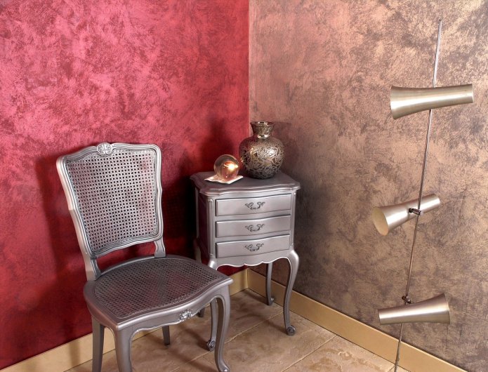 A combination of two colors on the walls
