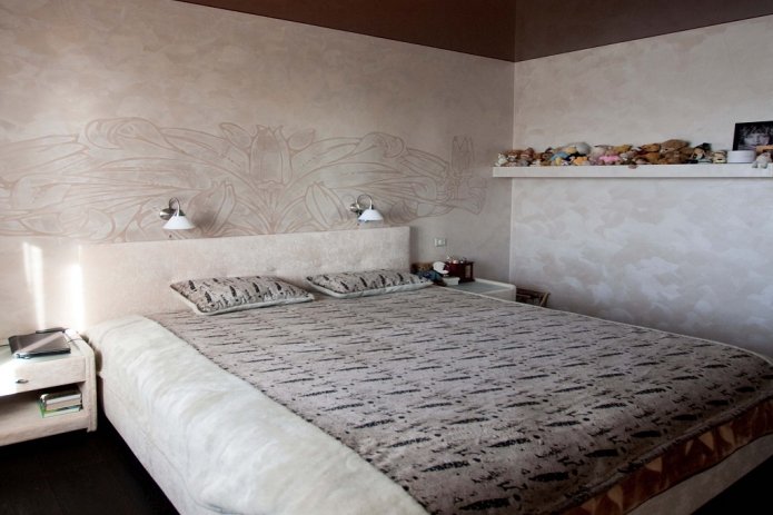 Venetian plaster wallpaper in the bedroom