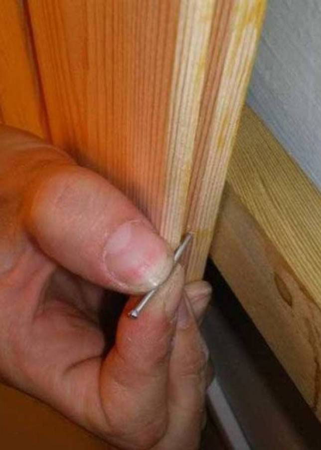 Fastening the lining with nails