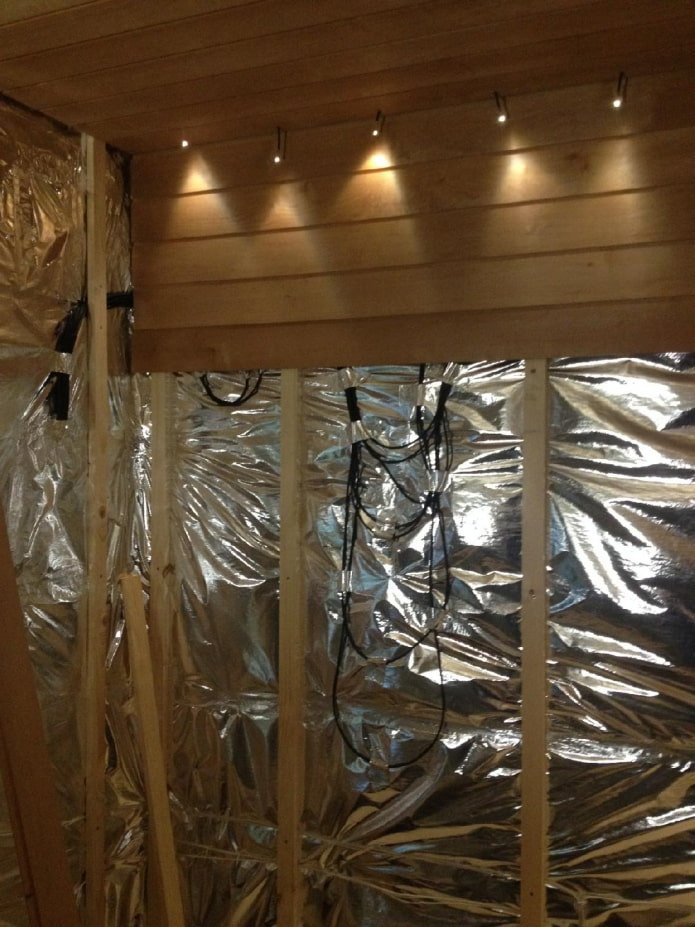 Horizontal laying of the lining