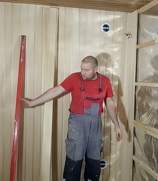 Level for checking the evenness of the lining
