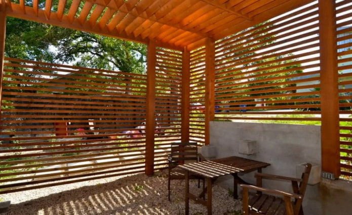 gazebo walls made of slats
