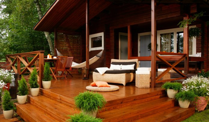 Veranda with tropical notes