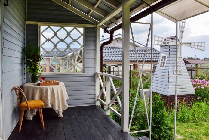 Compact veranda