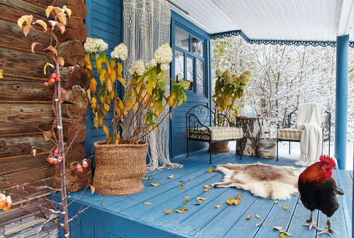 Veranda in shades of blue