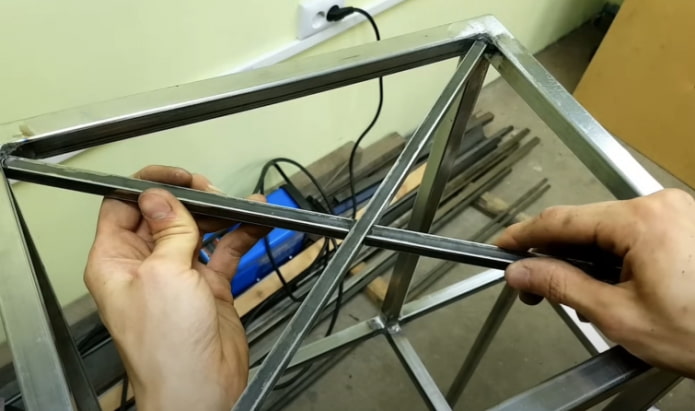 assembling the crosspiece
