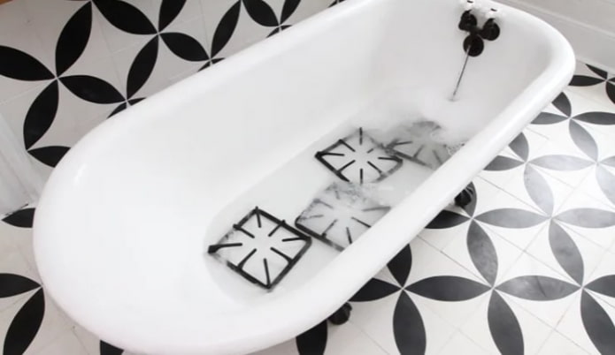 soap solution in the bath