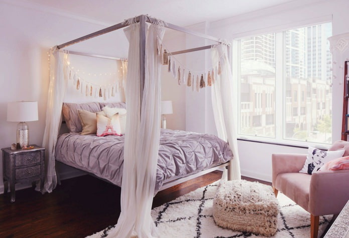 Lilac walls in a bedroom with a canopy