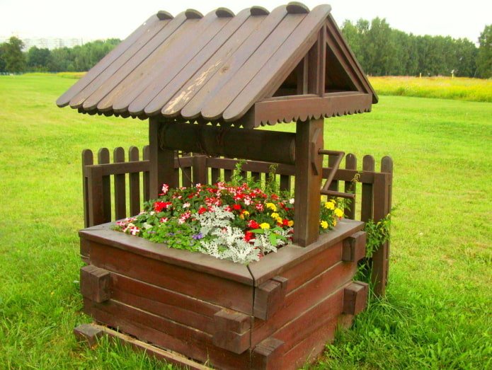 Well design at the dacha - nuances and unusual examples