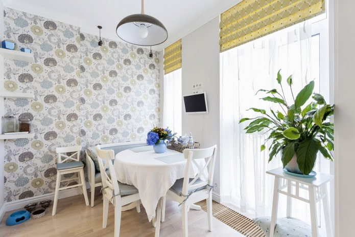 combination of tulle and Roman blind