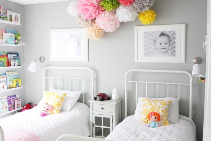 photographs in the interior of a children's room