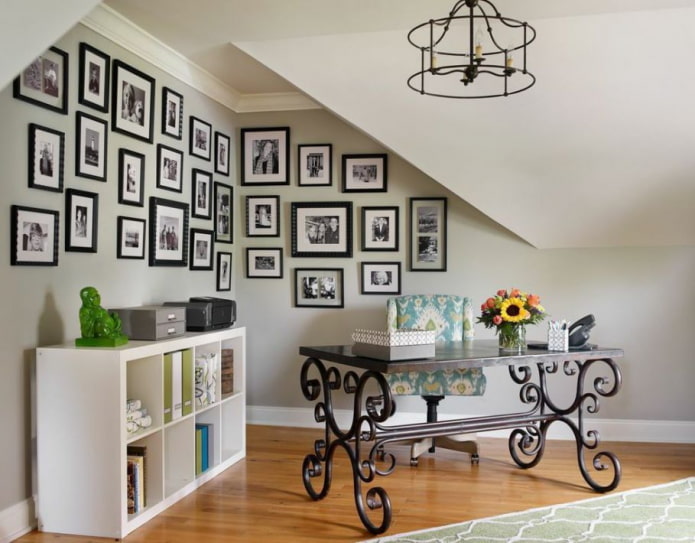 photos in the corner in the interior