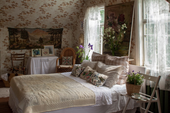 Embroidered tulle in the bedroom