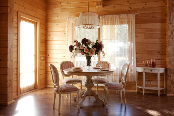 Tulle in the dining room