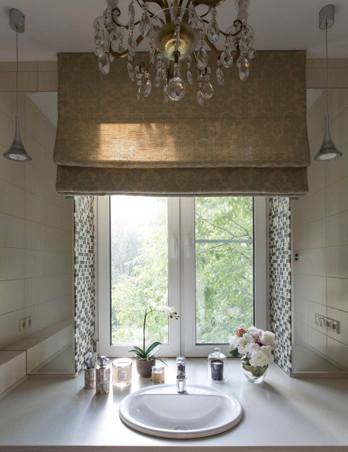 variegated mosaic on slopes in the bathroom
