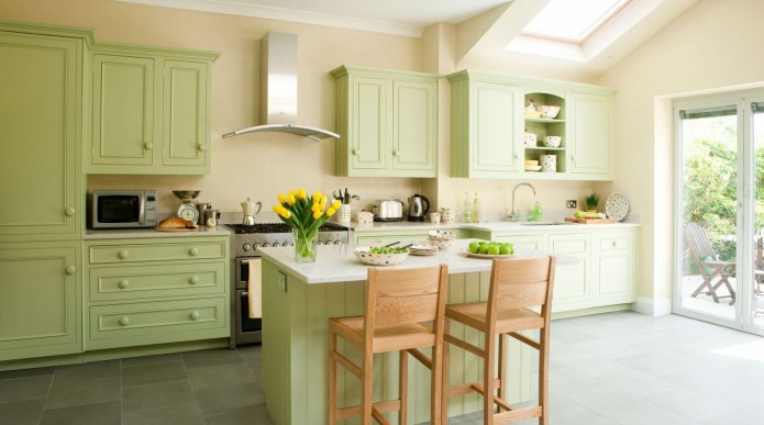 green kitchen in a classic style