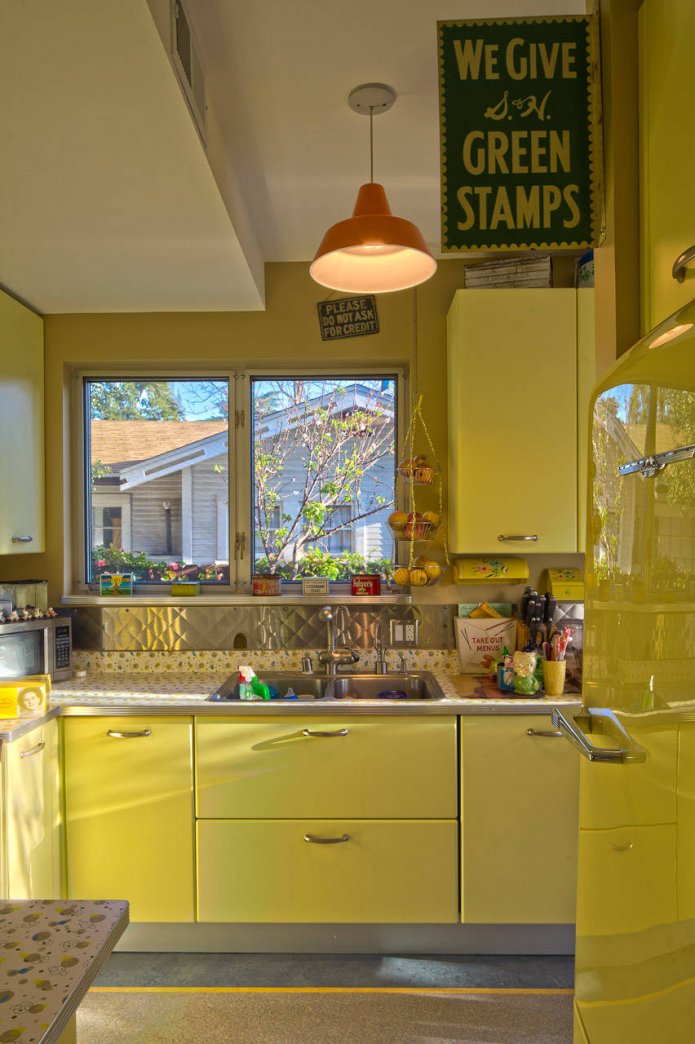 kitchen without curtains