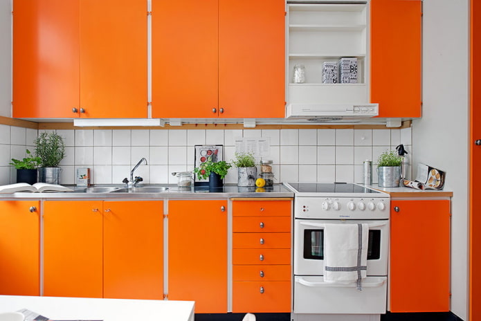 matte kitchen in orange tones