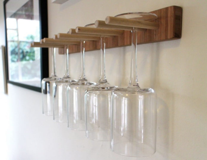 Shelf for wine glasses